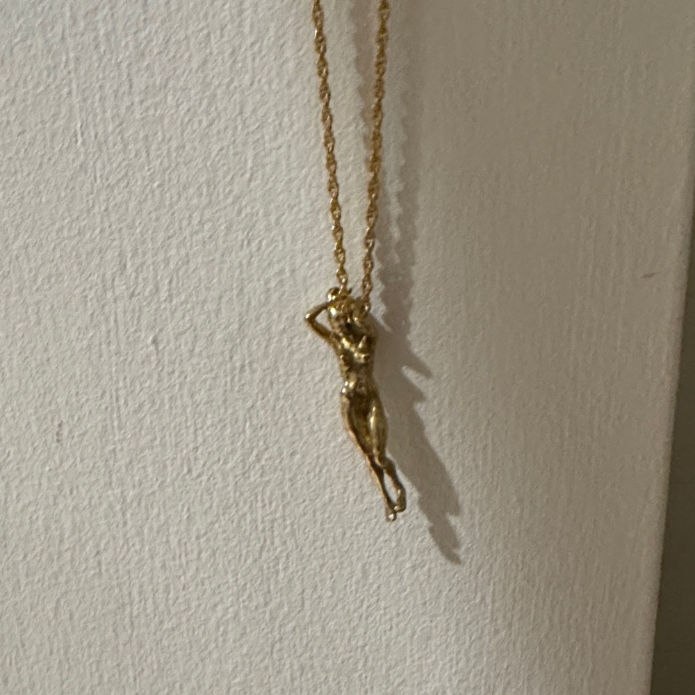 Gold Pendant Necklace